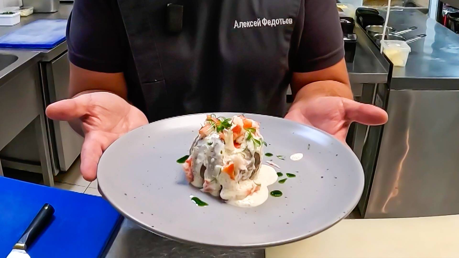 Печеный картофель с крабом и соусом из щучьей икры. Рецепт от шеф-повара
