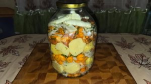 Вкусный ужин в трехлитровой банке грудинка с овощами.