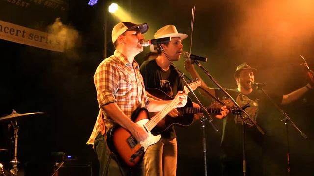 Johnny Bertram & the Golden Bicycles: "Sad Side of Town" смотреть онлайн