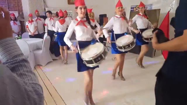 Барабанщицы-пионерки