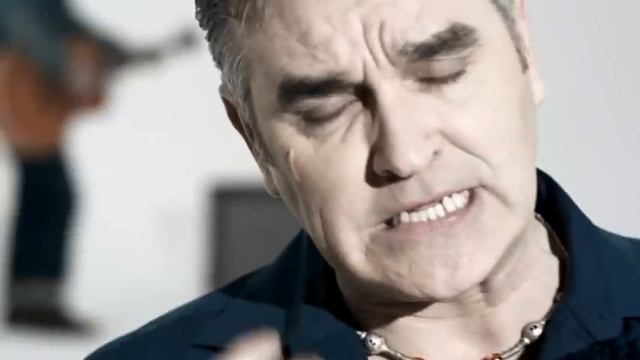 Morrissey - I'm Throwing My Arms Around Paris смотреть онлайн