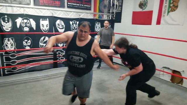 Mr. Oswald vs Aunt Hydie смотреть онлайн