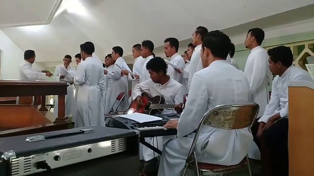Frater-Frater SVD Madahkan Lagu Terimalah Persembahan Hidup Kami (Arnold Janssen-NicePlace)