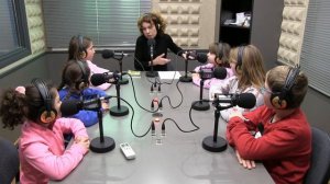 Alumnes de l'Escola Mestre Marcel·lí Domingo comenten el llibre "Les petjades Misterioses".