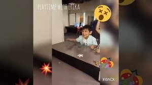 La Luna Sangre's young Tristan & young Malia, playing Fidget Spinner