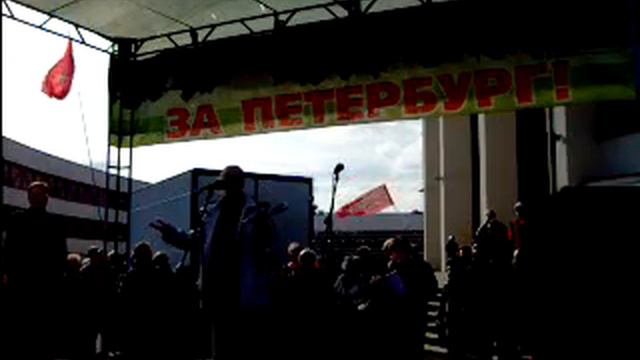Блокадница на марше за сохранение Петербурга