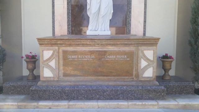 Famous Graves: Carrie Fisher-Debbie Reynolds-Michael Clarke Duncan-Forest Lawn Cemetery-Hollywood C