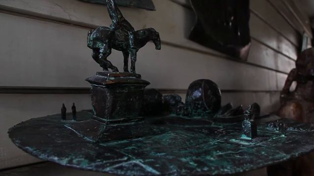 Натюрморты с включением конных статуй смотреть онлайн