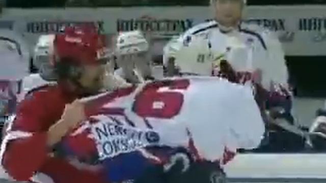 Hockeyfighters.cz  Vladislav Bulyin vs Darsy Verot.wmv смотреть онлайн