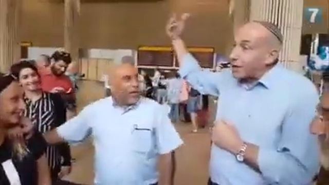 МОТИ ЙОГЕВ СХЛЕСТНУЛСЯ С АРАБСКИМИ ДЕПУТАТАМИ КНЕССЕТА смотреть онлайн