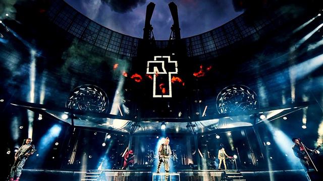 TOBIAS FORGE ¡Su canción FAVORITA DE RAMMSTEIN y desde cuando LOS ESCUCHA! смотреть онлайн