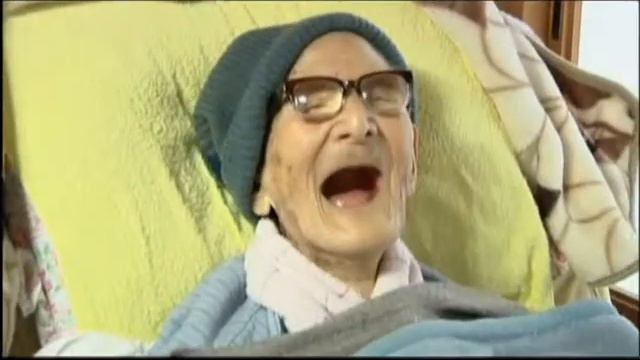 Muere el hombre más viejo del mundo en Japón смотреть онлайн