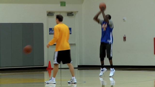 Shootaround: Ezeli and Curry - 12/18/14 смотреть онлайн