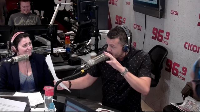 Notre "Messmer" a hypnotisé les Comiques смотреть онлайн