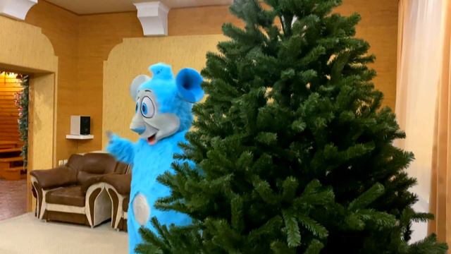 Бо увеличил Елку Богдан и Бо наряжают большую елку смотреть онлайн