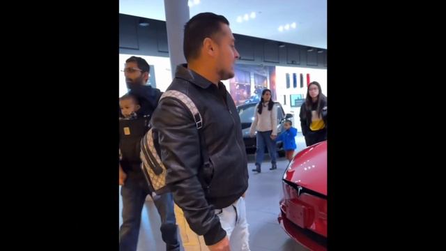 🤯  casi lo corren de la agencia de tesla a Jose Torres #josetorres  #teslamodels смотреть онлайн