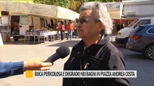 Buca pericolosa e degrado nei bagni in piazza in Andrea Costa