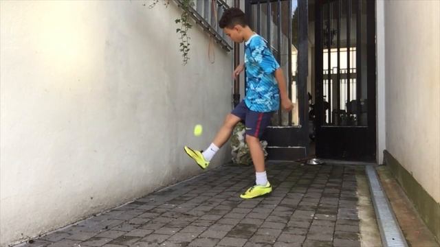 Foot Tennis Skills смотреть онлайн
