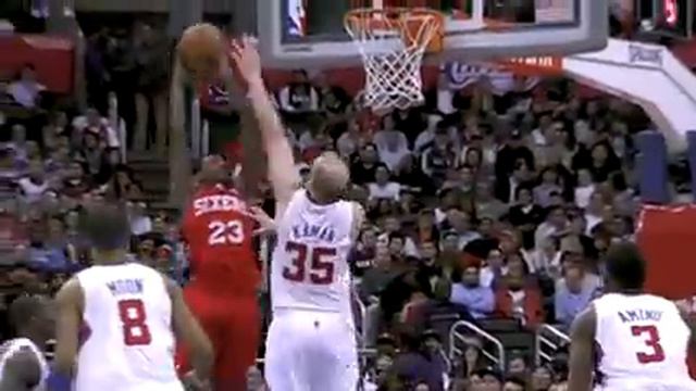 Chris Kaman rises up to block Lou Williams' dunk attempt at the rim смотреть онлайн