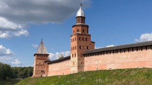 С Торговой стороны на Софийскую и прогулка по Кремлевскому парку в Великом Новгороде