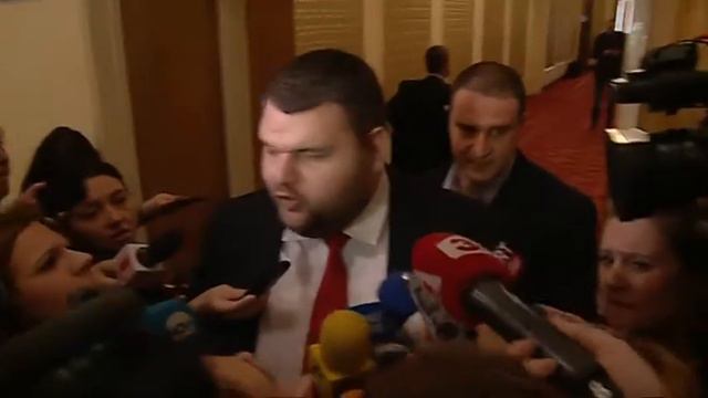 Пеевски: Премиерът да се погледне в огледалото дали не вижда Прокопиев и кръга "Капитал"? смотреть онлайн