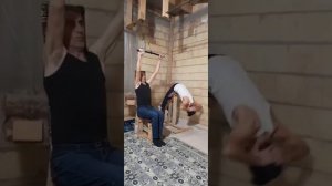 Gym at home.                                    Evdə hazırladığım idman qurğularında etdiyim məşqlə