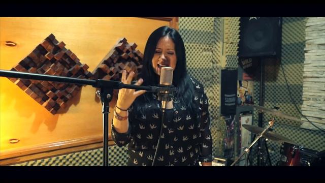 SILVIA FLORES MUSICA - WHA'S UP COVER смотреть онлайн