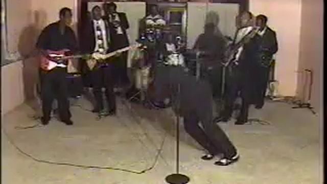 JAMES BROWN TRIBUTE TONY WILSON MOONWALKING ON HIS HEAD WOW смотреть онлайн