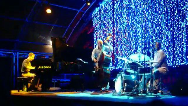 Aaron Goldberg Trio - Villa Celimontana, 03.08.2010 смотреть онлайн