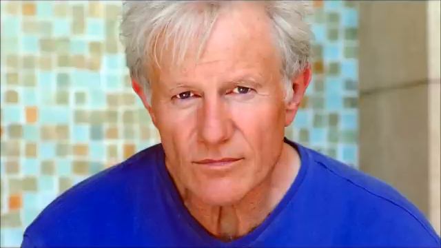 Movie Geeks United Interview: RAYMOND J. BARRY смотреть онлайн
