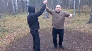 Подводящие упражнения к бесконтактному бою))).Это значит работать не на контакт!))