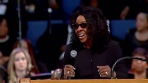 Gladys Knight performs at Aretha Franklin Funeral