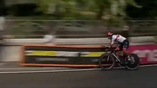 GIRO D'ITALIA 2020 - STAGE 14 - TIME TRIAL - JUAN SEBASTIAN MOLANO CRASH смотреть онлайн