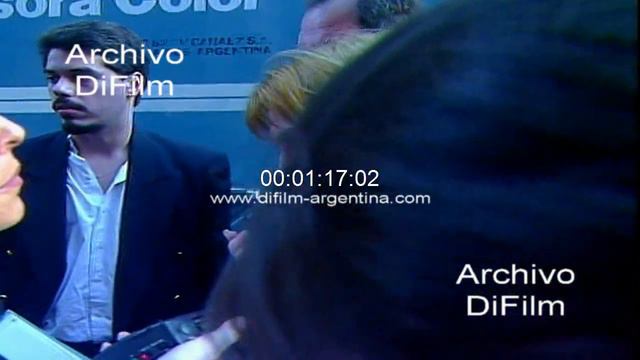 Ines Perez Suarez arribando al edificio del Partido Justicialista 1997 смотреть онлайн