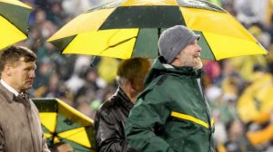 Emma: Brett Favre, Bart Starr Unite For Special Moment