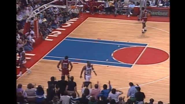 Pistons-Bulls (1989): All Cheap Shots, Altercations, and Techs смотреть онлайн