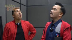 DI SUDUT INI STUDIO PODCAST IVAN GUNAWAN BERADA, TAPI KOK ADA YANG RUBUH?