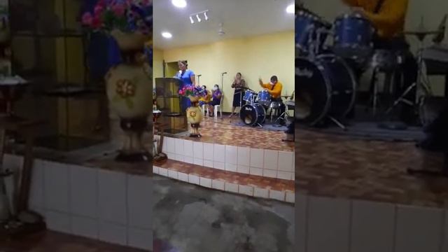 Herman Gabriela Zelaya dando grasias a Dios