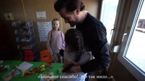 Орландо Блум с беженцами из Украины