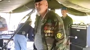 28 мая 2012 года. г. Тула 30 лет со дня образования ДШМГ КВПО. Стихи читает Михаил Преснов.