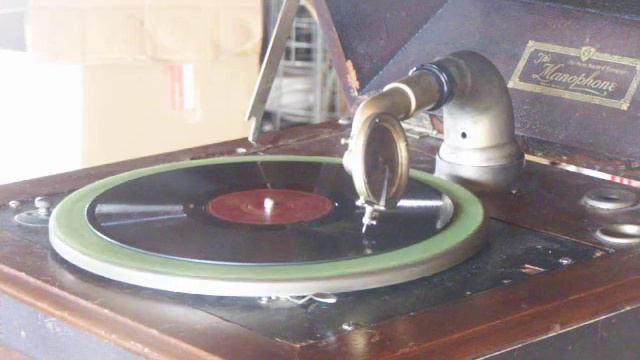 Annette Hanshaw - Daddy Wont You Please Come Home On A 1916 Manophone Phonograph