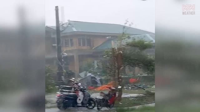 400,000 evacuated! Typhoon Noru make landfall on Da Nang, Vietnam смотреть онлайн