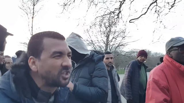 Speakers Corner - Ex Muslim Chris Explains To a Muslim Lady What Her Husband Will Get In Heaven смотреть онлайн