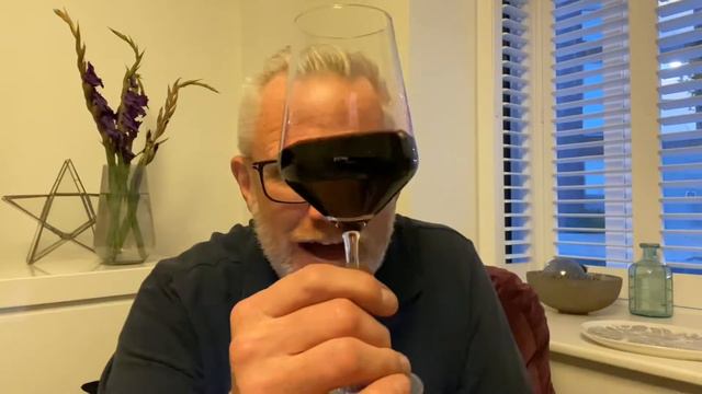 The Apple Doesn’t Fall Far From The Tree Malbec from Matias Riccitelli in Argentina (2019 Review) смотреть онлайн