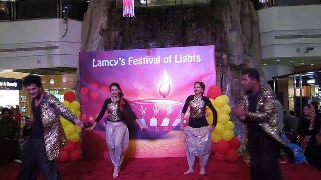 Bollywood Dance Troupe in Dubai смотреть онлайн