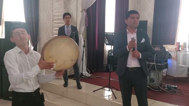 БАХОДИР ХУЖАЕВ "ТУЙЛАР МУБОРАК" жонли ижро "Хумо" базмгохи смотреть онлайн