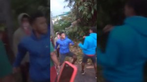 Fijian boys fighting on street - Subscribe to channel for hit happenings in Fiji