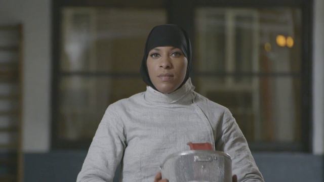 Ibtihaj Muhammad on Being the First U.S. Olympian to Wear a Hijab // ALL DAY смотреть онлайн