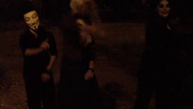 Esperanza Aguirre, Saw y Anonymous bailando el himno del PP смотреть онлайн