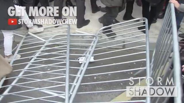 How did SELENA GOMEZ SURVIVE to this at Louis Vuitton !!! смотреть онлайн